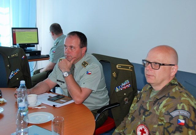 Generál Bubeník a plukovník Král během jednání