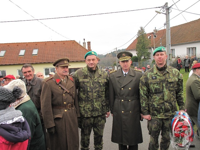 Genmaj. Kocián a plk. Ňachaj v Hroznatíně