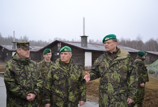 Generálporučík Josef Bečvář a brigádní generál Pavel Adam navštívili základnu vojáků