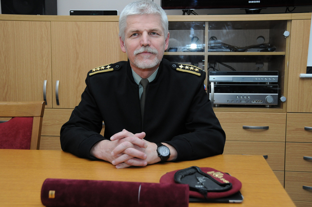 Generálporučík Pavel při besedě na ASC Dukla