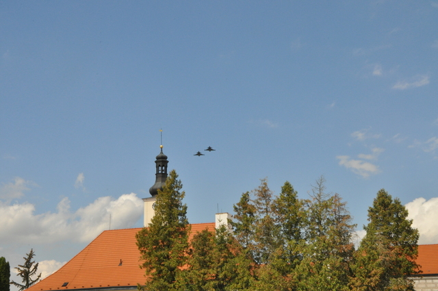 Průlet Gripenů nad zámkem
