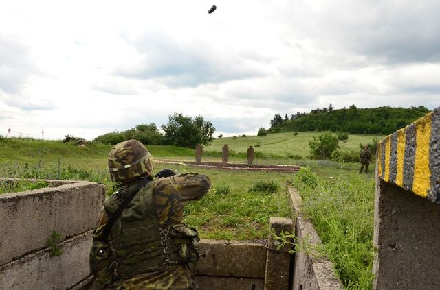 Házení granátů URG 86