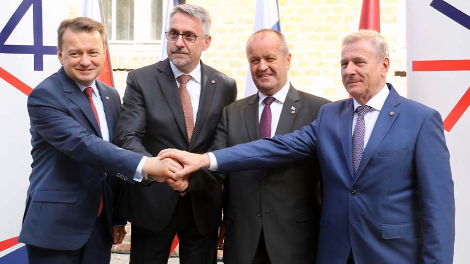 Prioritou českého předsednictví V4 je užší spolupráce ve vyzbrojování