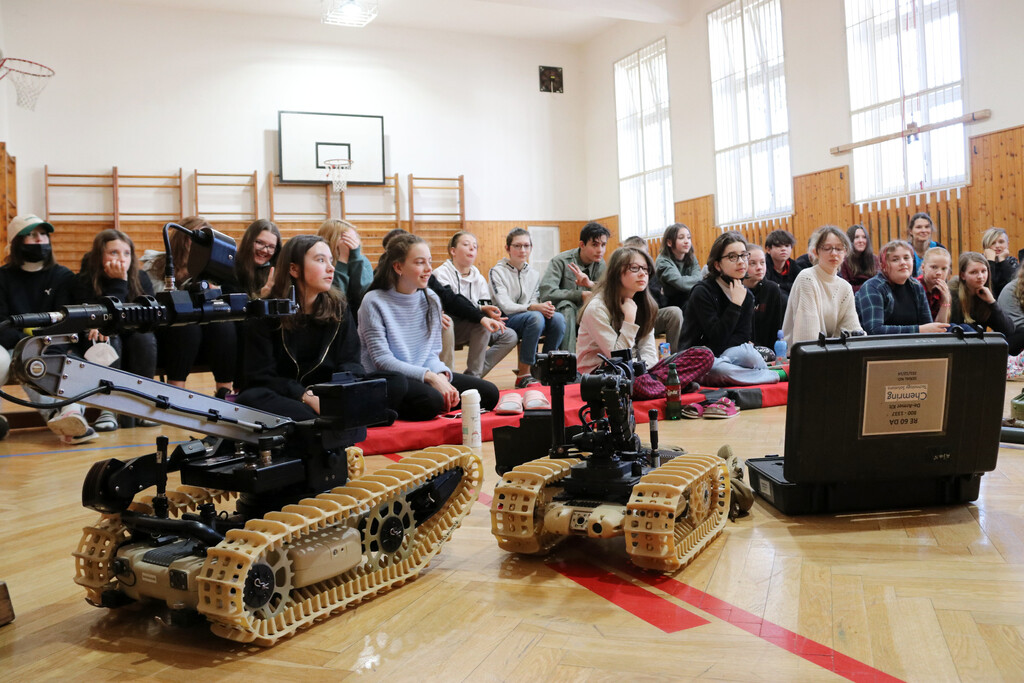 Hlavním lákadlem návštěvy ženistů byli jejich roboti 