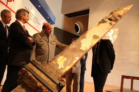 Maršálek polského Sejmu Marek Kuchciński navštívil výstavu Doteky státnosti na Hradě