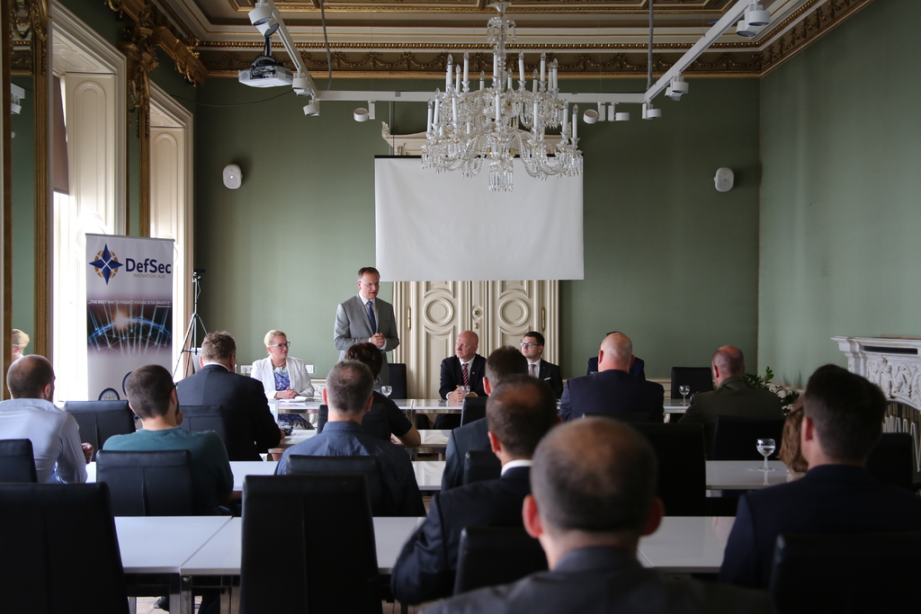 Workshop o hybridních hrozbách probíhal v prostorách Thurn-Taxisova paláce