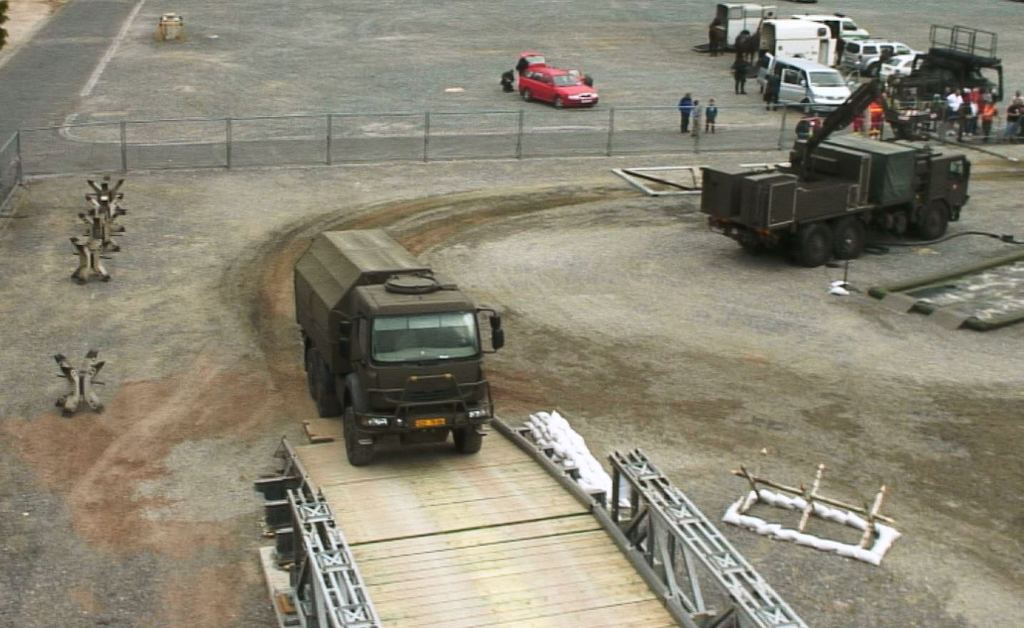 IDET 2015 - ukázka projektu Univerzity obrany a 15. ženijního pluku "Most pro Afriku"