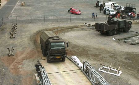 IDET 2015_ukázka projektu Univerzity obrany a 15. ženiního pluku_Most pro Afriku