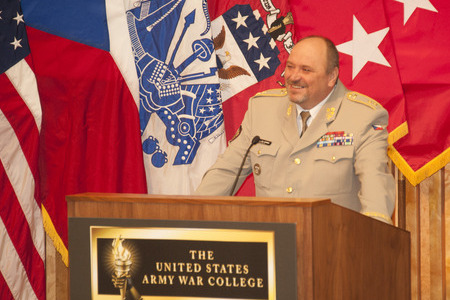 Generál Gurník byl uveden do Síně slávy americké univerzity