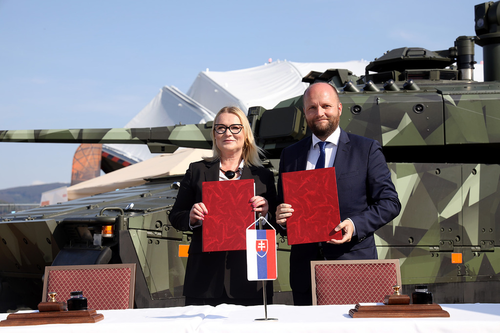 ČR a SR se rozhodly spolupracovat při pořizování i provozu nových pásových bojových vozidel CV90
