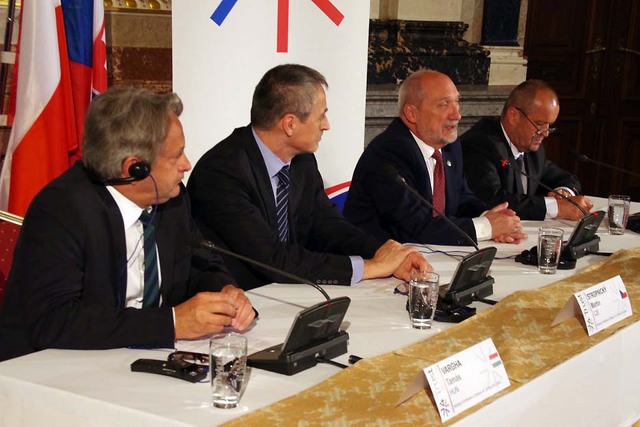 Z tiskové konference na závěr jednání 1