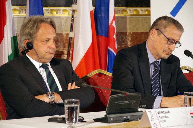 Z tiskové konference na závěr jednání 3