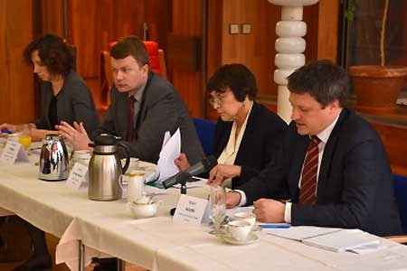 V rámci prvního panelu přednesli své příspěvky zástupci akademické obce Norska, Litvy, Estonska a Polska