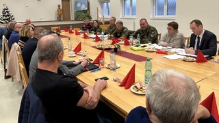Ilustrační obrázek ke článkuStarostové obcí a zástupci Ministerstva obrany a Armády ČR jednali o budoucnosti letiště Plzeň-Líně