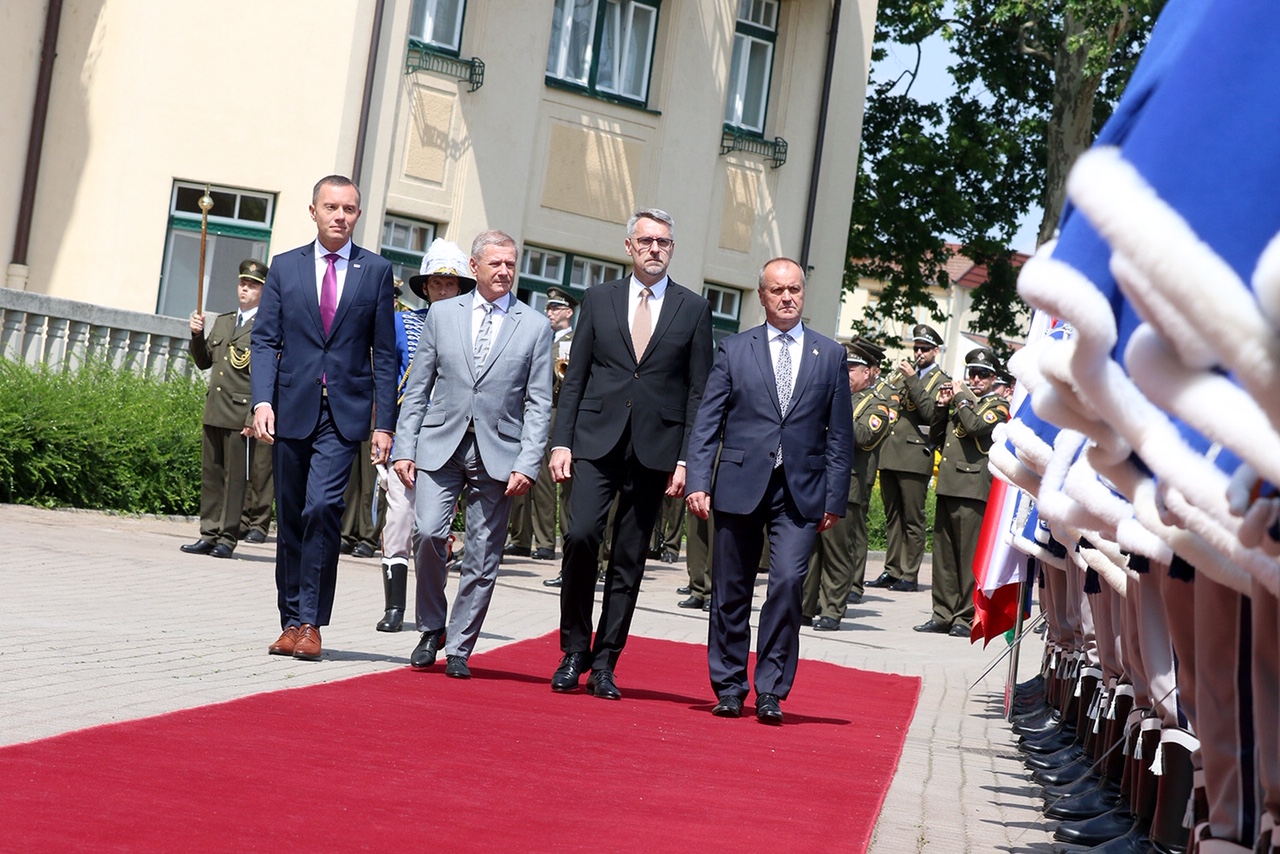 Setkání ministrů obrany V4
