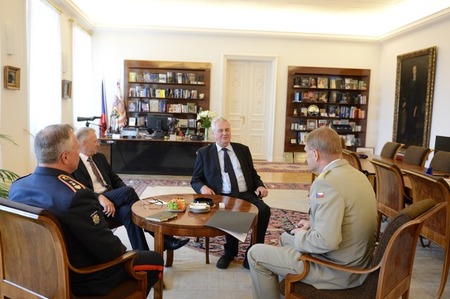 Prezident republiky jednal s náčelníkem Generálního štábu AČR o dalším rozvoji ozbrojených sil