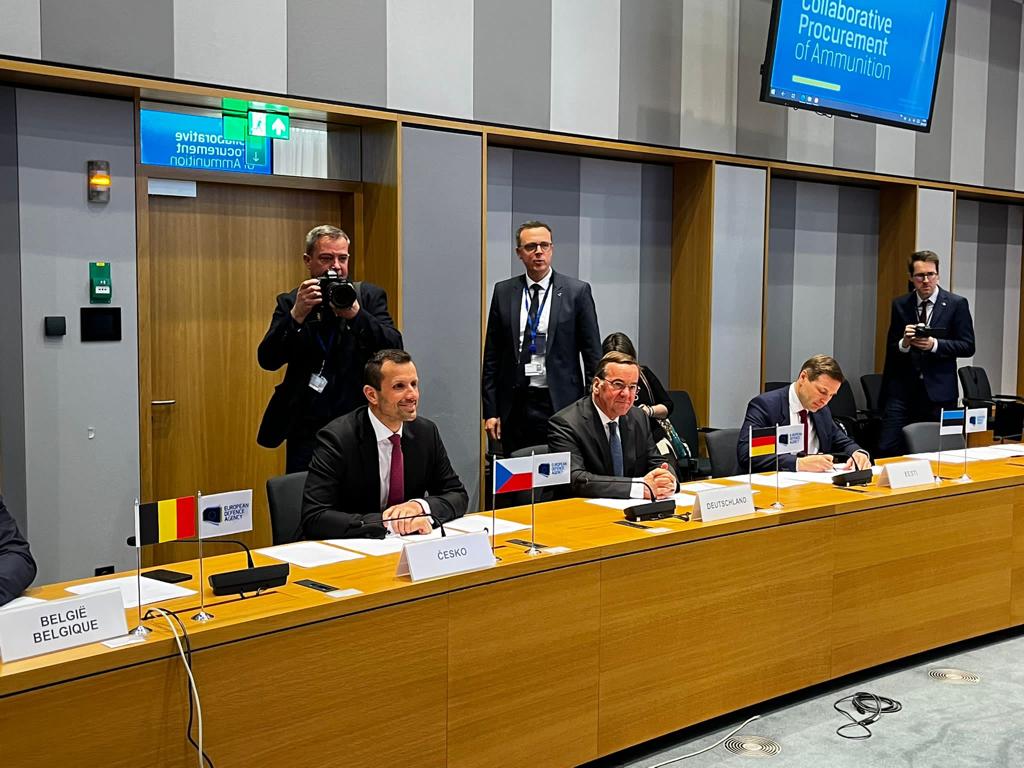 ČR se zapojí do nové iniciativy EU na nákup a dodávky munice pro Ukrajinu