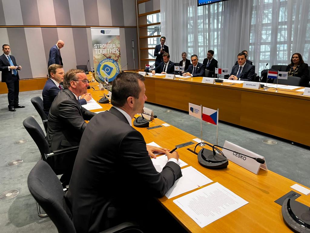 ČR se zapojí do nové iniciativy EU na nákup a dodávky munice pro Ukrajinu