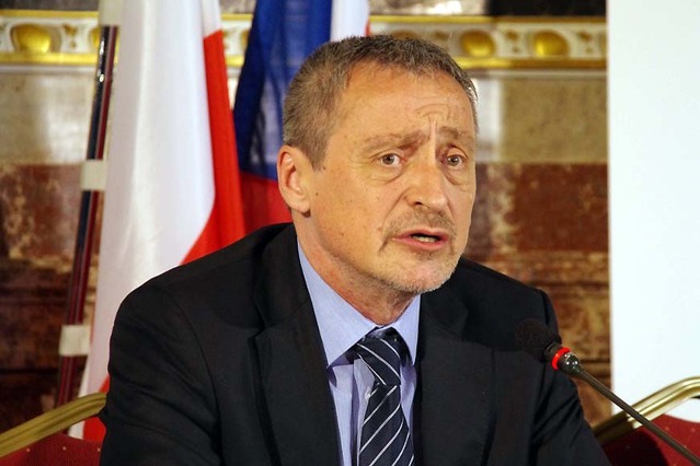 Z tiskové konference na závěr jednání 4