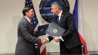 Ilustrační obrázek ke článkuMinistři obrany ČR a USA stvrdili nákup vrtulníků