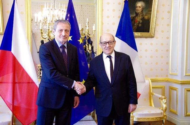 Ministři obrany Francie a České republiky