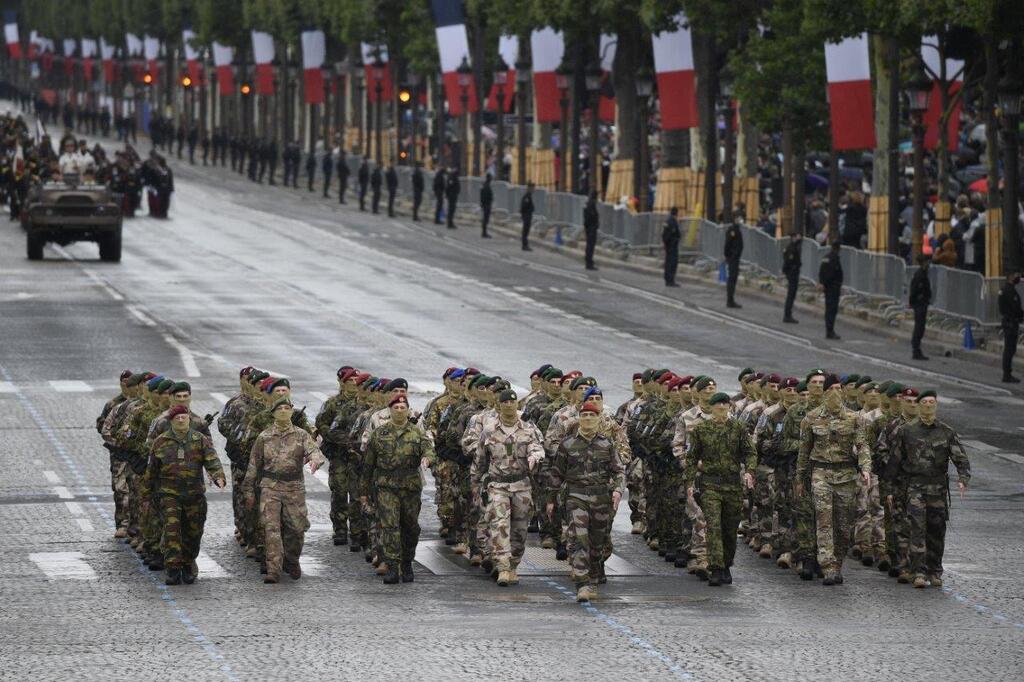 Před 232 lety byla dobyta Bastila. Novodobý národní svátek si ve Francii tradičně připomínají vojenskou přehlídkou, letos i za účasti 11 vojáků Armády ČR. 
