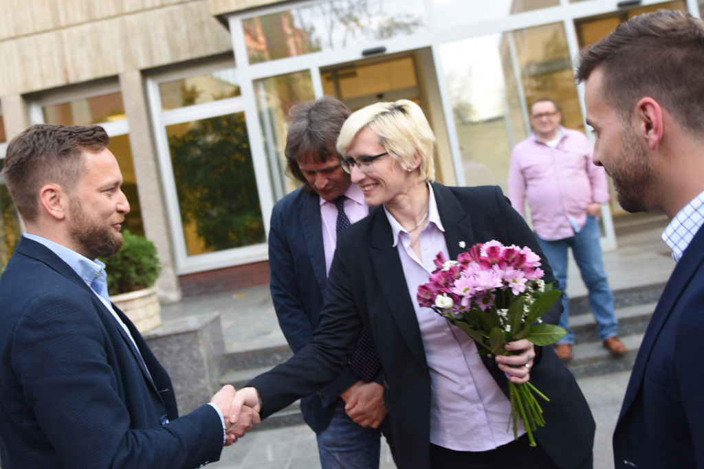 Ministryně obrany přednášela o resortu studentům na Vysoké škole ekonomické