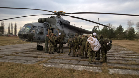 Zasazení jednotky armádním vrtulníkem Mi-17