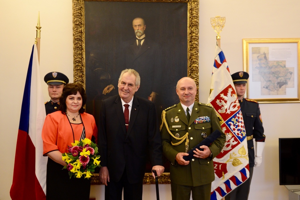 Brigádní generál Roman Náhončík s prezidentem Milošem Zemanem
