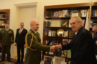 Miloš Zeman a brigádní generál Roman Náhončík