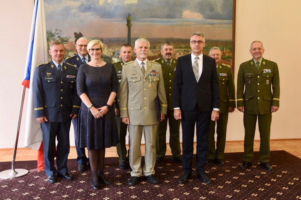 Ocenění generála Pavla byl přítomen také NGŠ AČR generálporučík Aleš Opata a velení Armády ČR