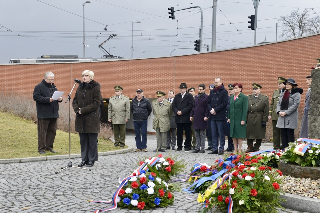 Ministryně obrany v projevu mimo jiné vyzdvihla osobnost štábního kapitána Václava Morávka