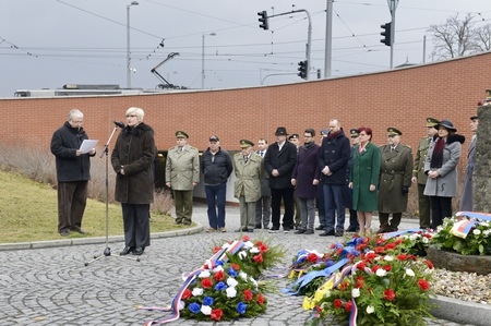 Ministryně obrany v projevu mimo jiné vyzdvihla osobnost štábního kapitána Václava Morávka