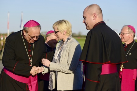 Ministryně obrany Karla Šlechtová a příslušníci církve