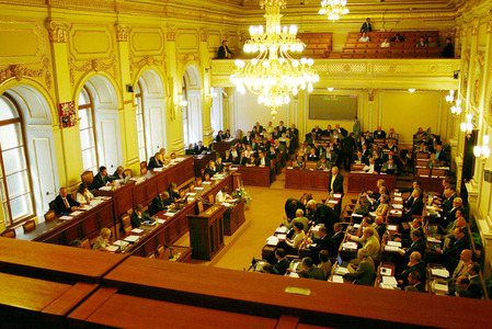 Poslanci podpořili prodloužení mise v Mali