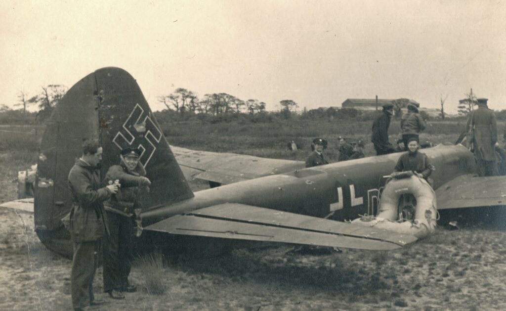 Fotografie sestřeleného bombardéru Junkers Ju 88