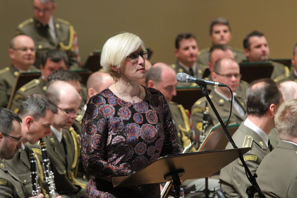 Ministryně obrany Karla Šlechtová v projevu poděkovala druhoválečným veteránům, že přijali pozvání na koncert