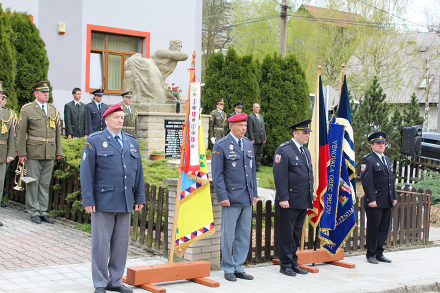 V Ploštině a Prlově si lidé připomněli tragédii z konce války (2)