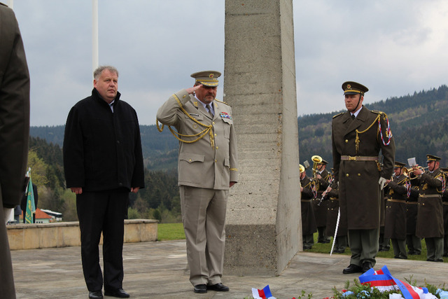 V Ploštině a Prlově si lidé připomněli tragédii z konce války (5)