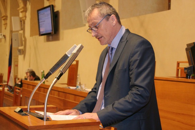 Ministr obrany Martin Stropnický během projednávání zákonů v Senátu 