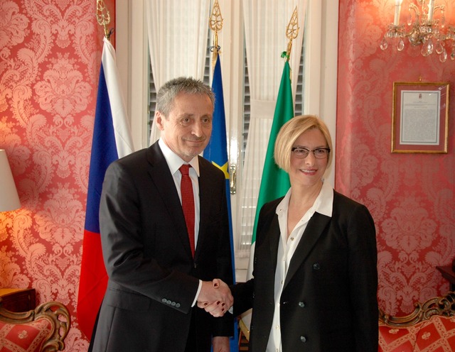 Ministryně Roberta Pinotti a ministr Martin Stropnický