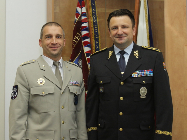 NVP plukovník Pavel Kříž a policejní prezident brigádní generál Tomáš Tuhý