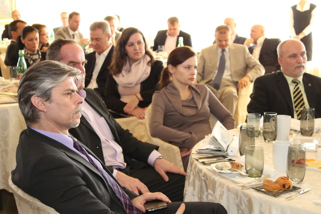 Do hotelu dorazil i poslanec Bohuslav Chalupa a další současní i bývalí politici