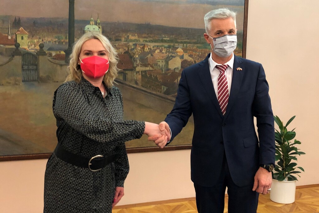 Ministryně obrany Jana Černochová přivítala ve svém úřadu ministra obrany Lotyšska Artise Pabrikse