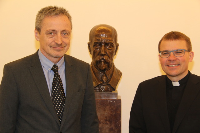 Biskupa Tomáše Holuba přijal ministr Martin Stropnický v Poslanecké sněmovně