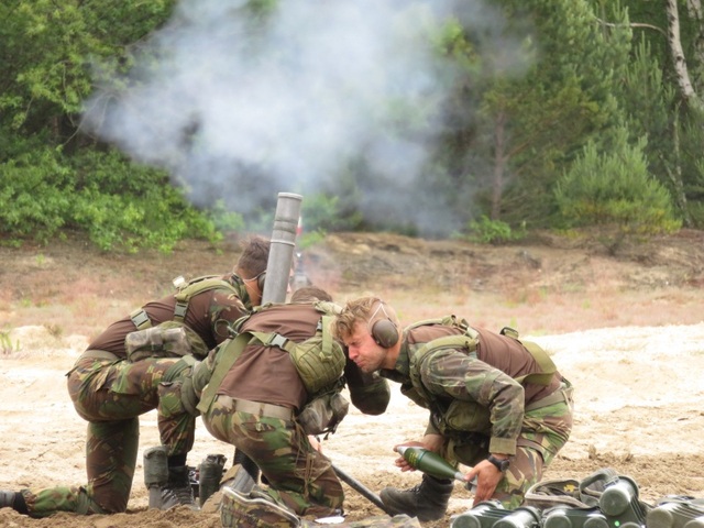 výstřel z minometu L16A1