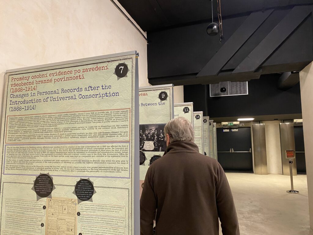 Výstava Ztracené mládí v armádní evidenci 