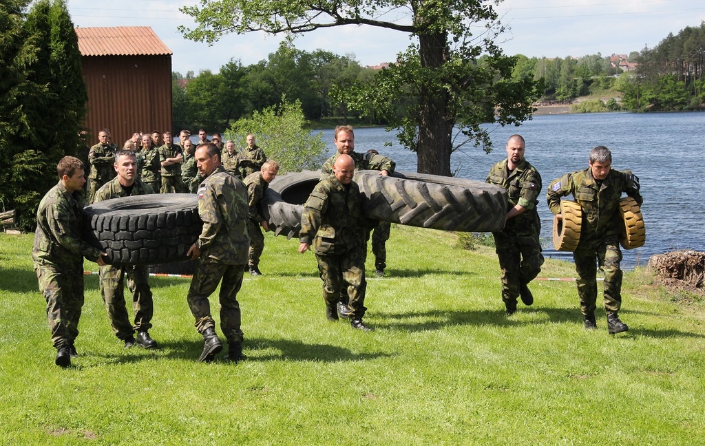 Outdoorová štafeta družstev