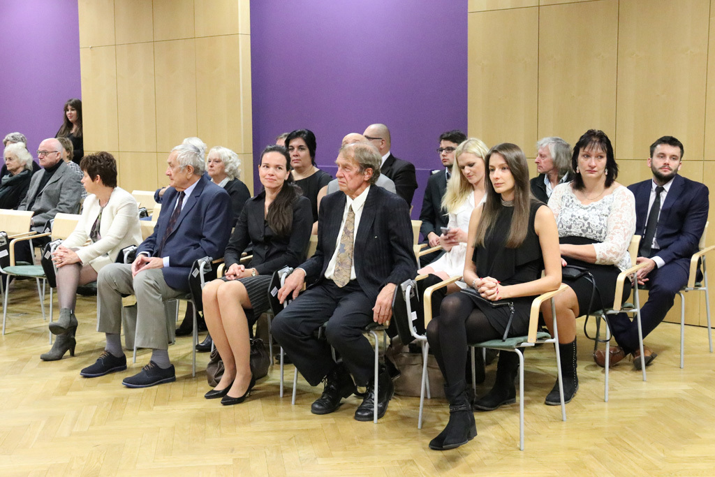 Účastníci třetího odboje, kteří si dnes přišli převzít ocenění do Konferenčního sálu Vojenského klubu Praha