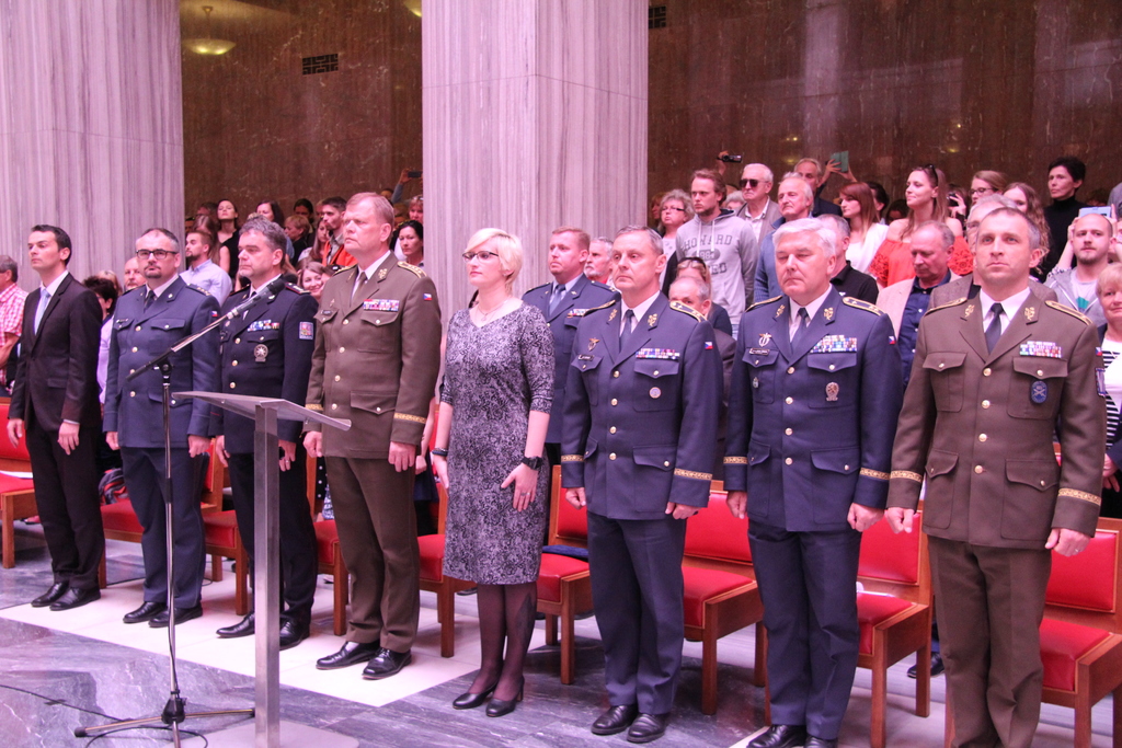 Ministryně obrany, náčelník GŠ AČR a další zástupci velení a náměstek policejního prezidenta